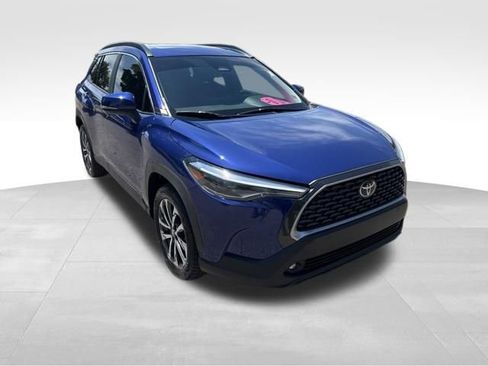Used 2023 Toyota Corolla Cross XLE w/ Convenience Package FWD image 7