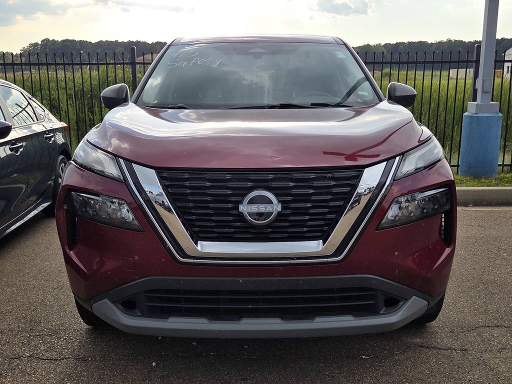 Used 2023 Nissan Rogue S AWD/4WD image 2