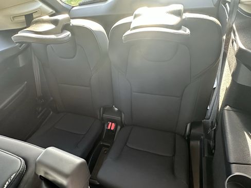 Certified 2025 Volvo XC90 B6 Plus image 32