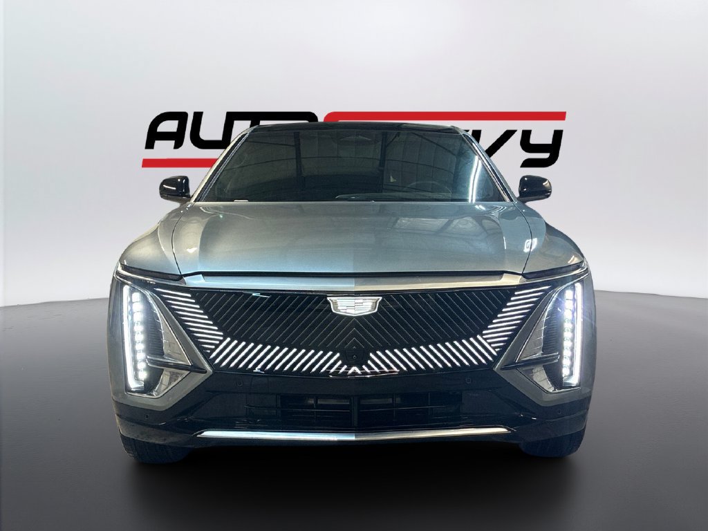 Used 2025 Cadillac Lyriq Luxury AWD/4WD image 2