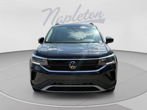 Used 2023 Volkswagen Taos SE w/ Black Wheel Package FWD image 9