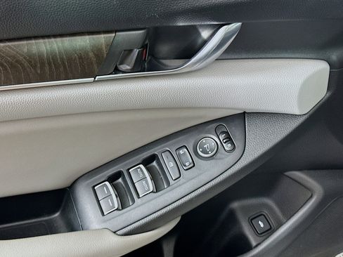 Used 2019 Honda Accord EX image 15