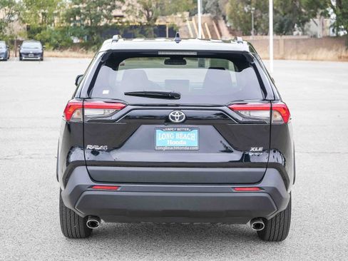 Used 2025 Toyota RAV4 XLE AWD/4WD image 8
