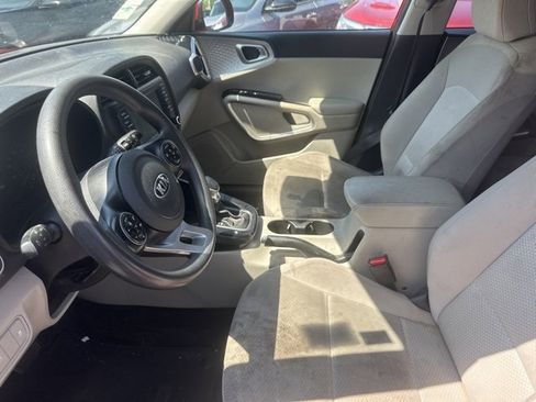 Used 2020 Kia Soul LX image 11