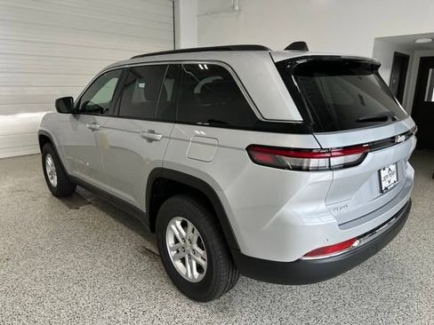 New 2025 Jeep Grand Cherokee Laredo w/ Luxury Tech Group I image 24