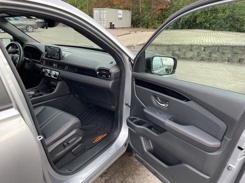 Certified 2025 Honda Pilot TrailSport image 32