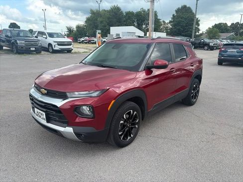 Used 2021 Chevrolet TrailBlazer LT AWD/4WD image 2