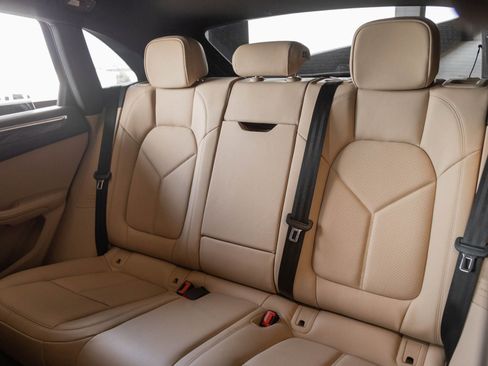 Certified 2026 Porsche Macan AWD/4WD image 28