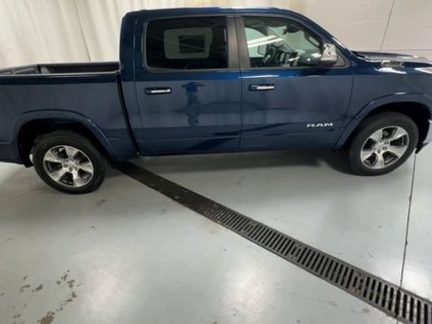 Used 2022 RAM 1500 Laramie AWD/4WD image 9