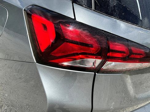 Used 2023 Chevrolet Equinox LT w/ Driver Convenience Package image 28