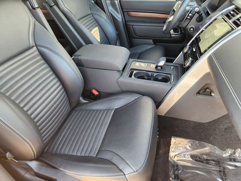 Used 2025 Land Rover Discovery Dynamic SE AWD/4WD image 15