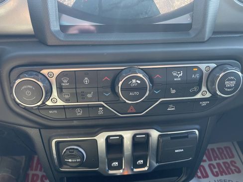 Used 2022 Jeep Wrangler Sport AWD/4WD image 23