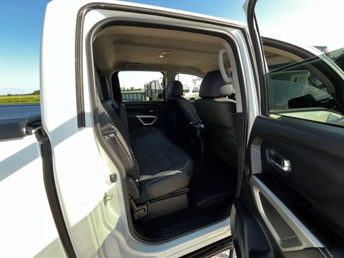 Used 2018 Nissan Titan PRO-4X w/ Pro-4x Utility Package AWD/4WD image 12