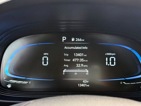 Used 2025 Hyundai Venue SEL image 23