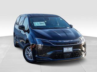 New 2027 Chrysler Pacifica Select FWD video 2