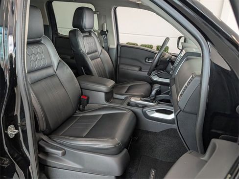 Used 2022 Nissan Frontier SV w/ SV Premium Package image 16