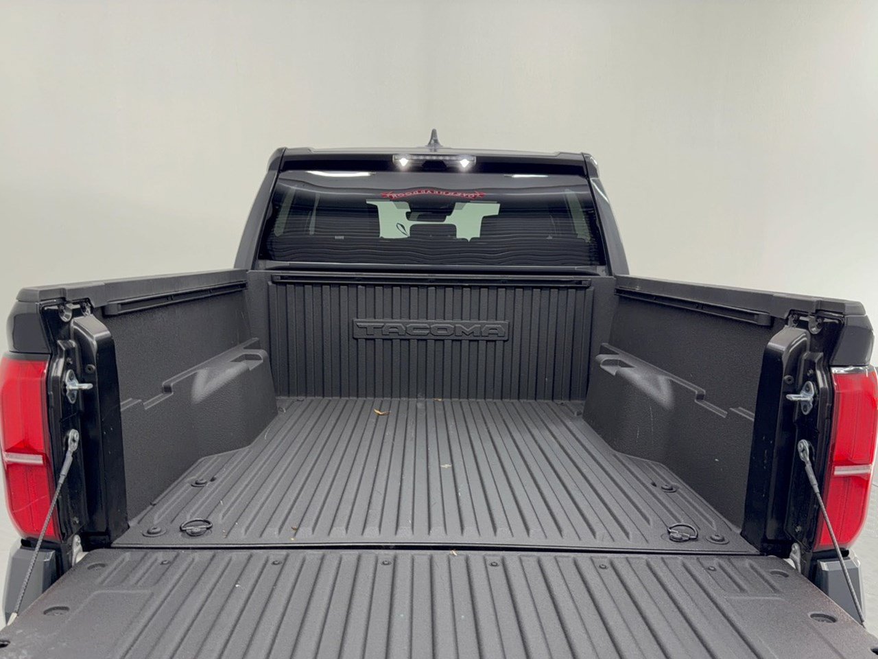 Used 2024 Toyota Tacoma SR5 AWD/4WD image 28