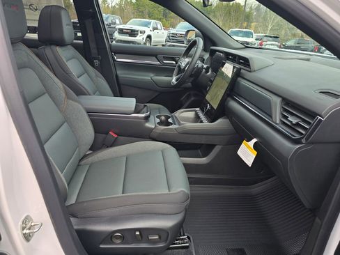 New 2026 GMC Terrain AT4 w/ Convenience Package III image 27