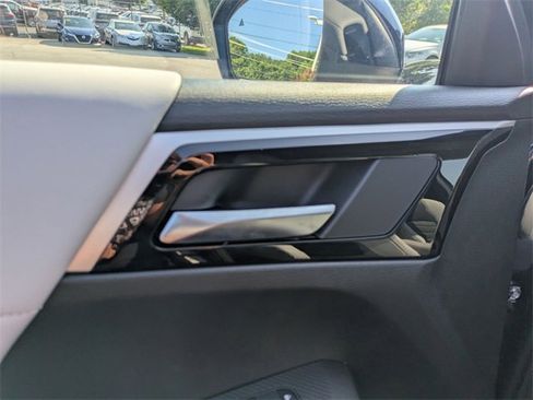 New 2025 Mitsubishi Outlander SE image 12