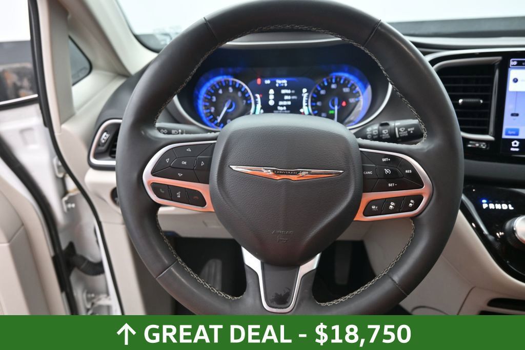 Used 2023 Chrysler Pacifica Touring-L FWD image 24