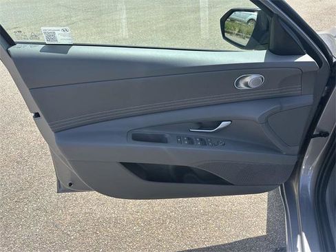 New 2025 Hyundai Elantra SEL image 10