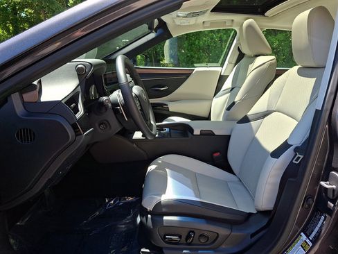 Certified 2025 Lexus ES 350 w/ Premium Package FWD image 14