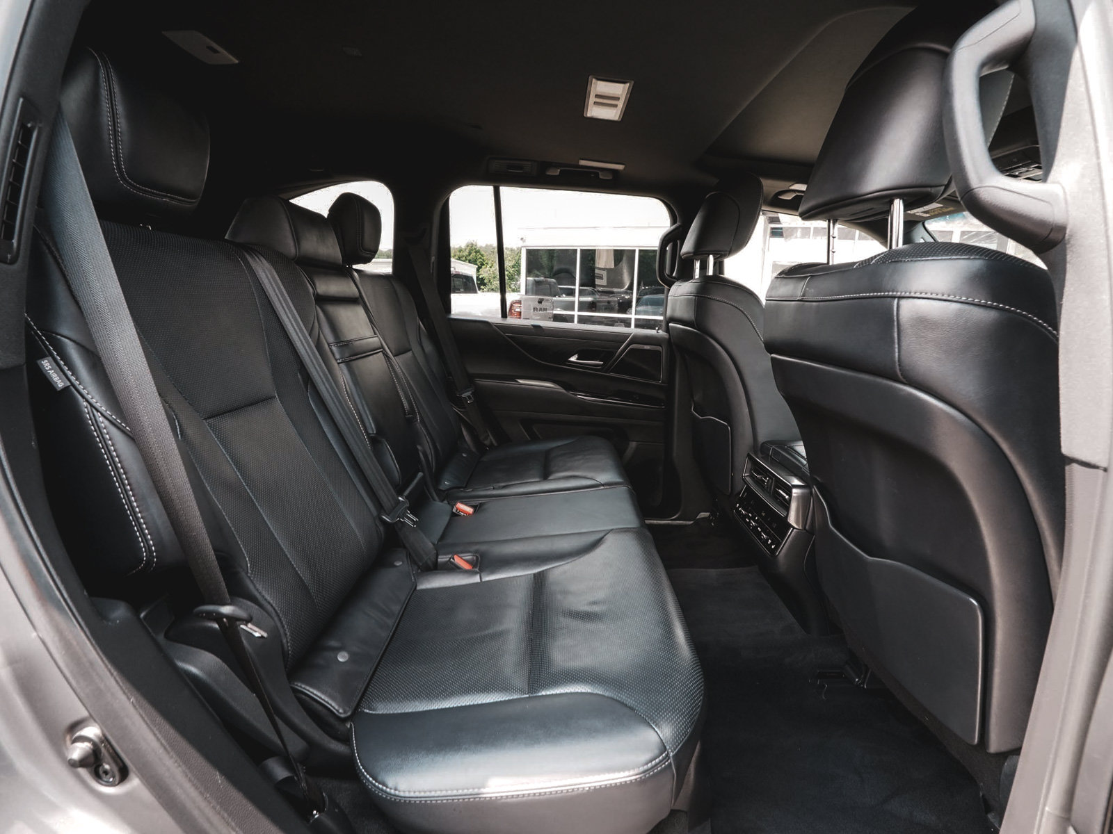 Used 2022 Lexus LX 600 4WD w/ Appearance Package image 38