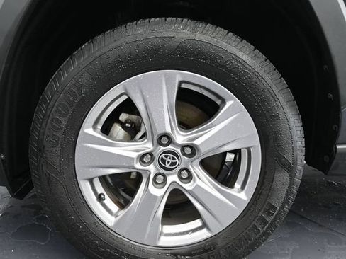Used 2022 Toyota RAV4 XLE AWD/4WD image 21