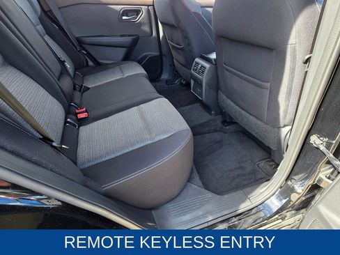 Used 2022 Nissan Rogue SV image 17