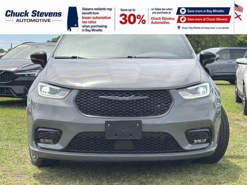 Used 2025 Chrysler Pacifica Limited FWD image 5