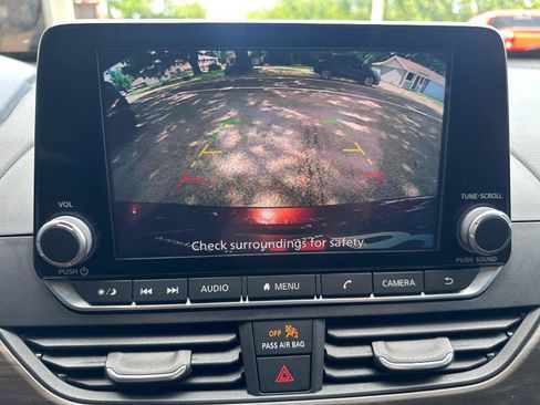 Used 2023 Nissan Altima 2.5 SV FWD image 14