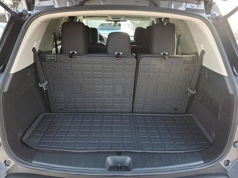 Used 2025 Nissan Pathfinder S image 29