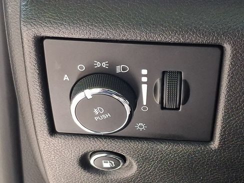 Used 2021 Jeep Grand Cherokee Limited w/ Sun & Sound Group AWD/4WD image 24