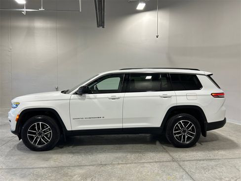 Used 2022 Jeep Grand Cherokee L Laredo w/ Luxury Tech Group I image 9