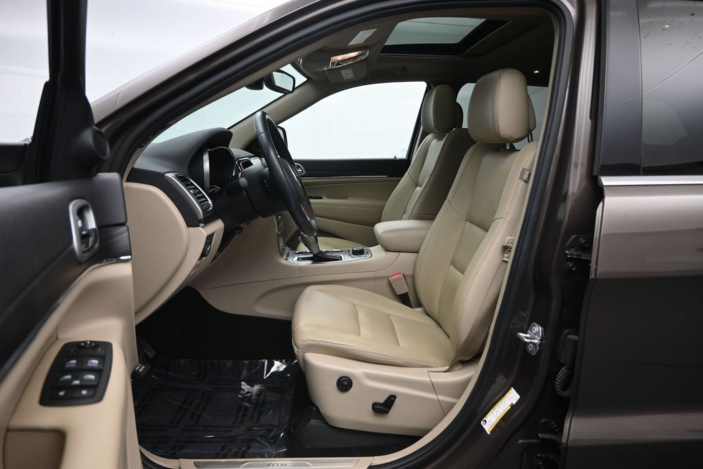 Used 2020 Jeep Grand Cherokee Limited AWD/4WD image 23