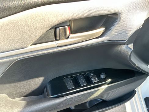 Used 2025 Toyota Camry SE image 13