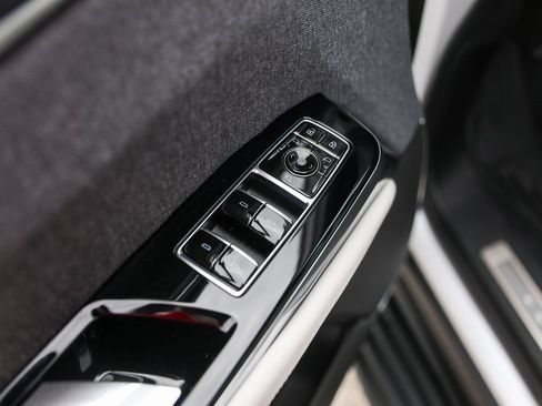 Certified 2025 Cadillac Escalade V w/ LPO, Floor Liner Package image 23