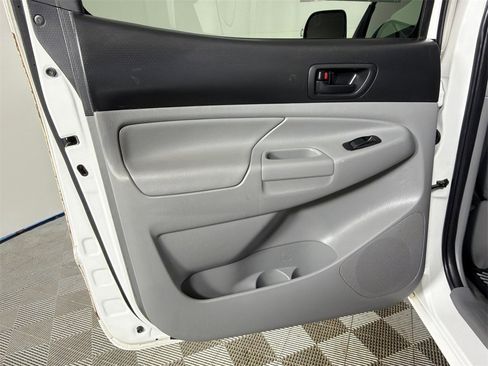 Used 2013 Toyota Tacoma 4x4 Double Cab image 21