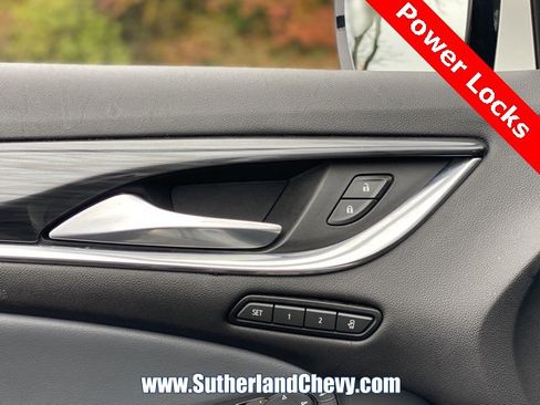 Used 2021 Buick Enclave Premium image 13