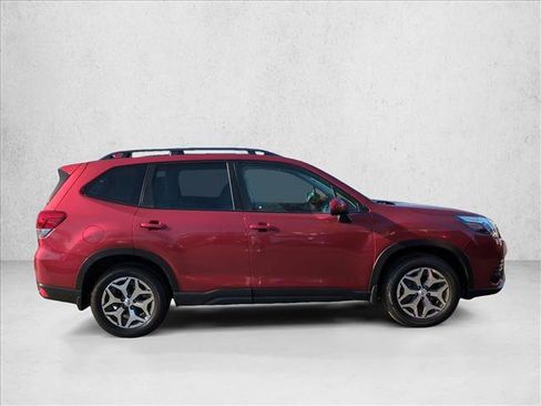 Used 2023 Subaru Forester Premium image 4