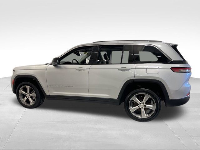 Used 2022 Jeep Grand Cherokee Limited AWD/4WD image 3