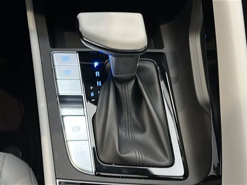 Certified 2025 Hyundai Elantra Limited FWD image 27