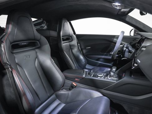 Used 2018 Audi R8 V10 plus w/ Full Leather Package image 22