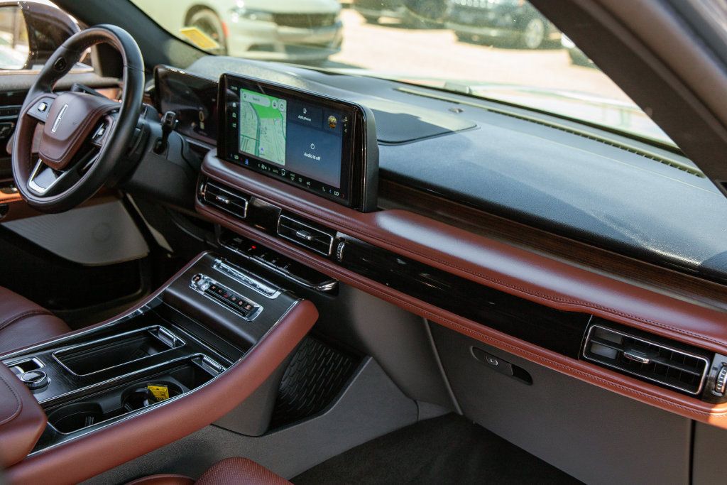 Used 2025 Lincoln Aviator Reserve w/ Equipment Group 201A AWD/4WD image 11