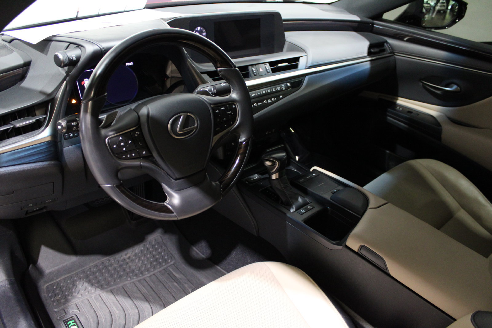 Used 2020 Lexus ES 300h w/ Premium Package FWD image 27