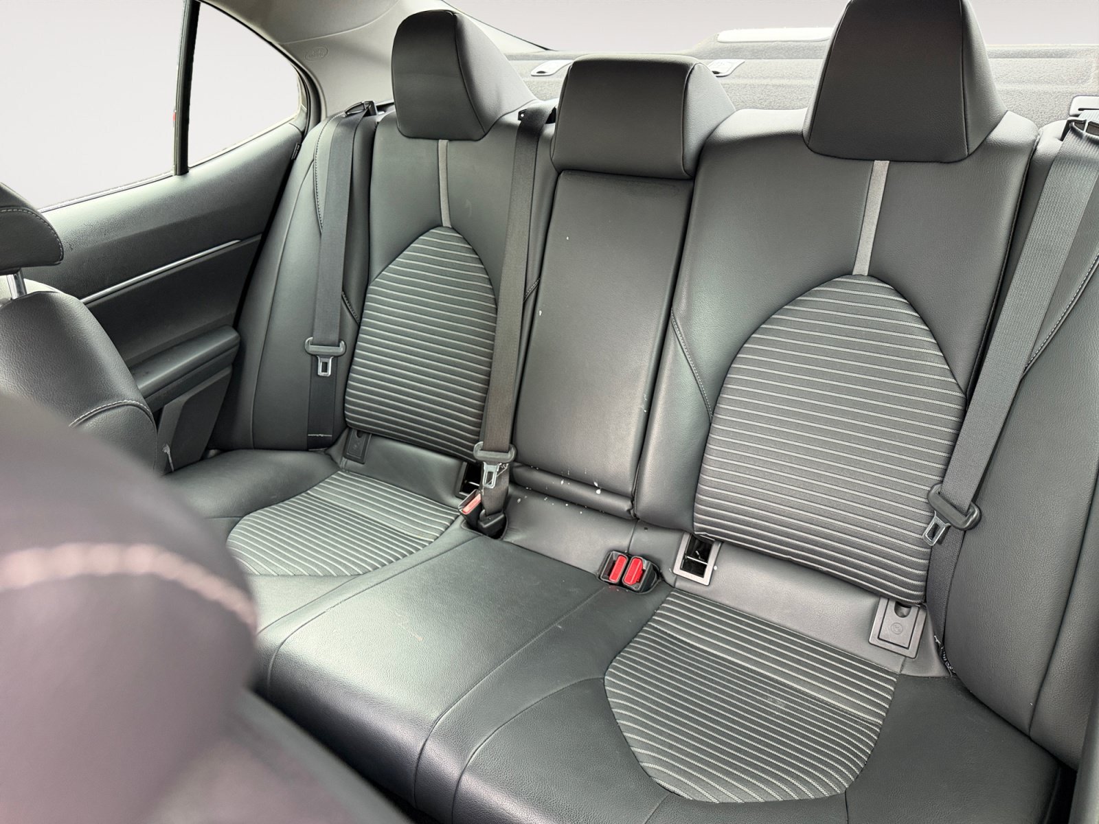 Used 2018 Toyota Camry SE w/ Moonroof Package FWD image 13