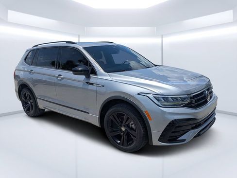 Used 2023 Volkswagen Tiguan SE R-Line FWD image 1