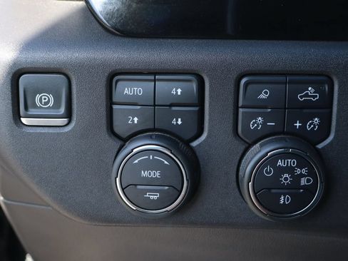 Used 2024 Chevrolet Silverado 1500 LT Trail Boss w/ LT Trail Boss Premium Package AWD/4WD image 25