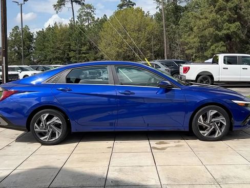 Used 2025 Hyundai Elantra SEL image 13