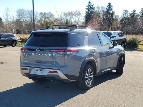 Used 2022 Nissan Pathfinder SL image 2
